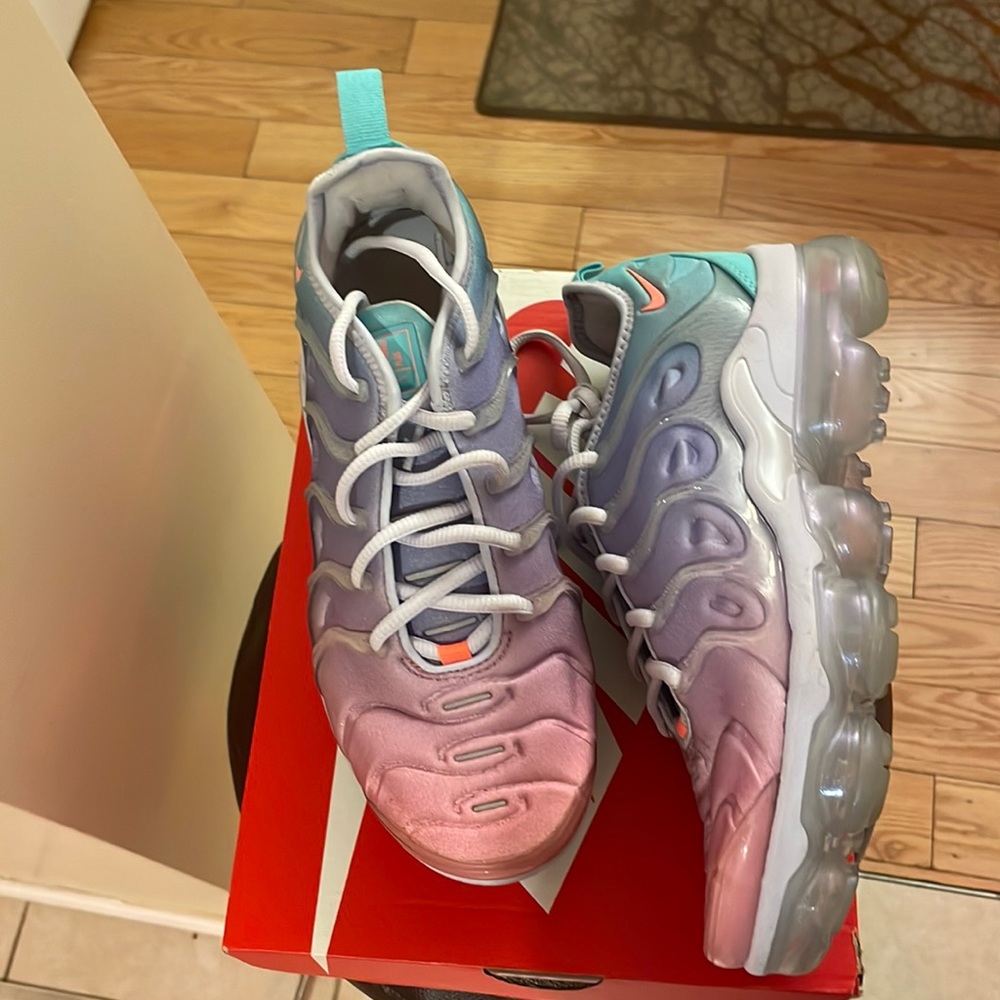 I’m selling these vapor max